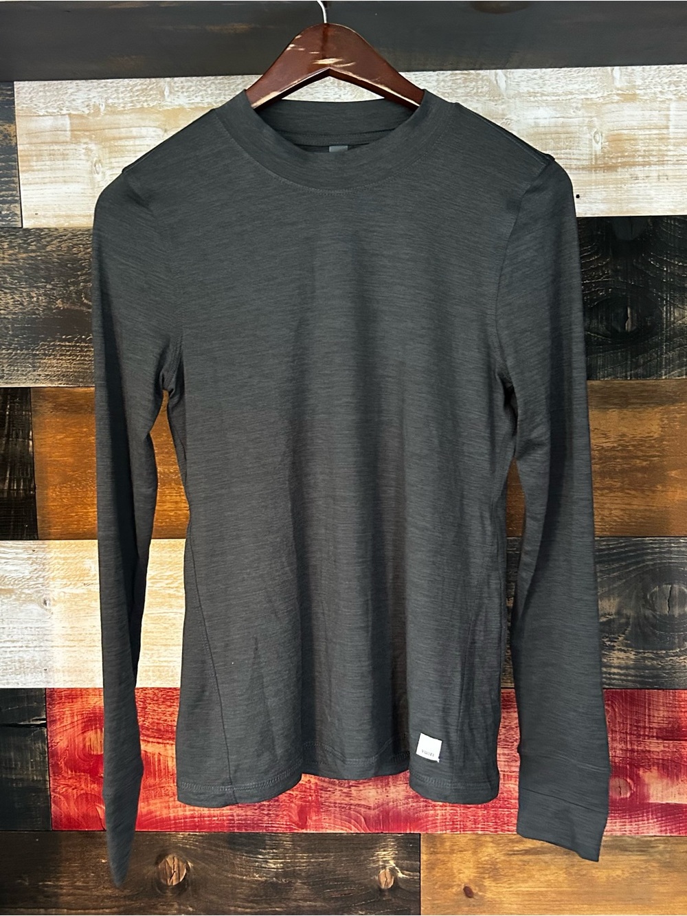 Vuori lux small Men's Long-Sleeve Crewneck Shirt — Charcoal